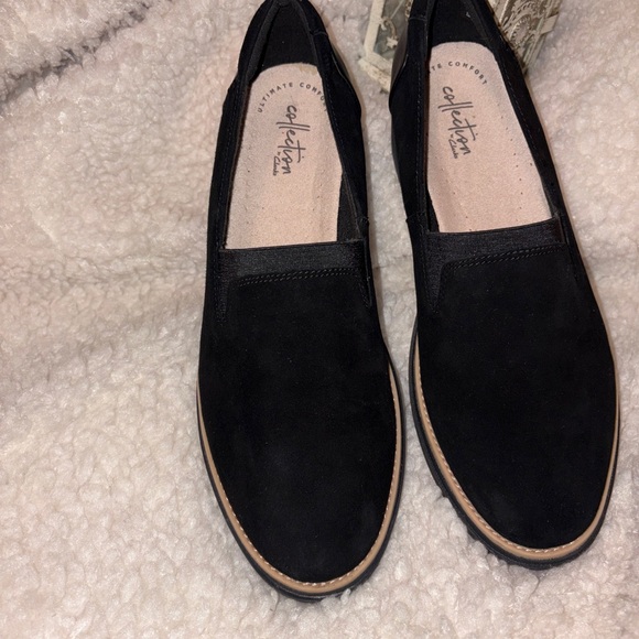 Clarks Black Women's Loafers NEW - Picture 2 of 6
